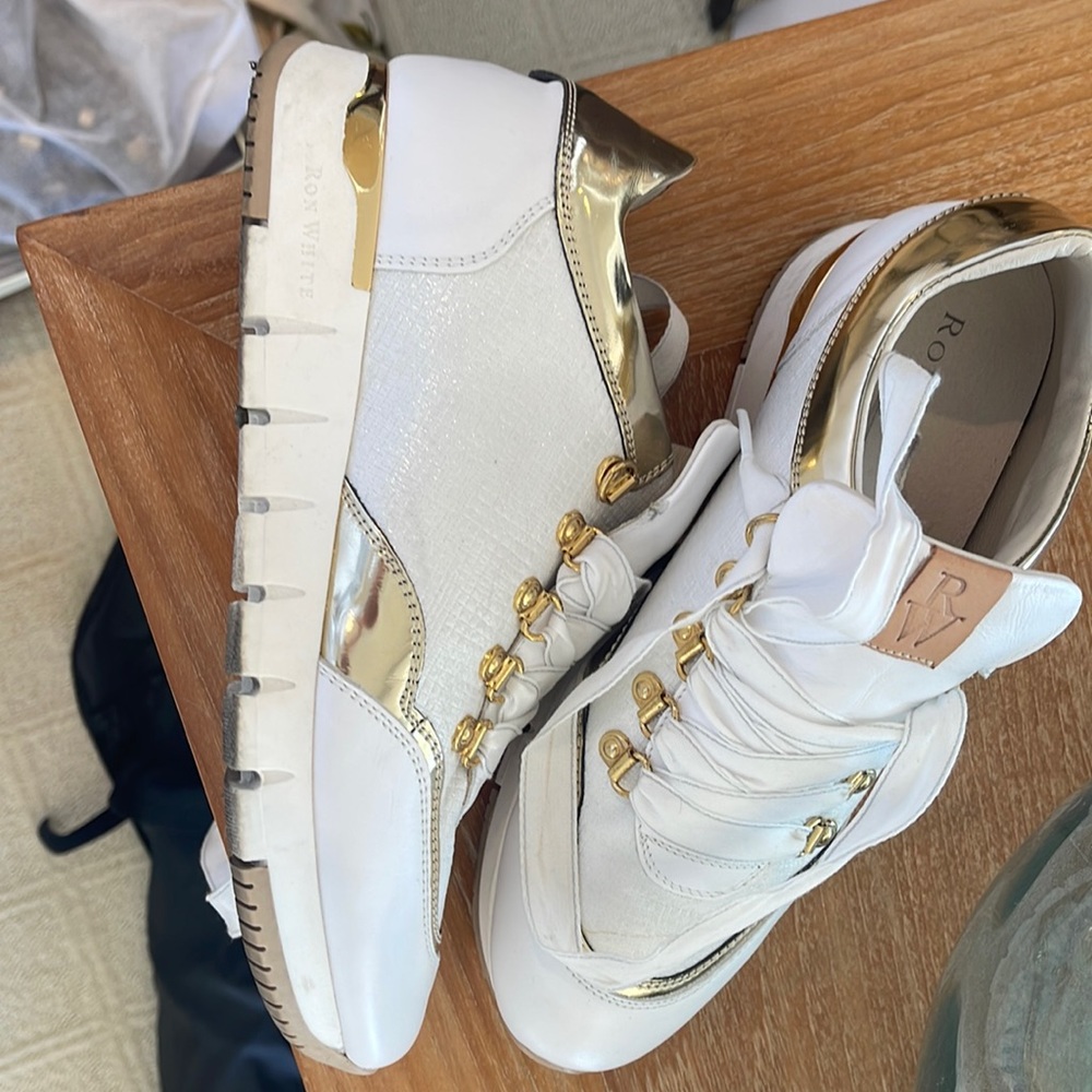 Gold and white classy athletic shoe
